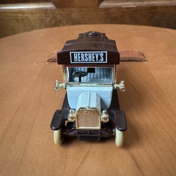 Lledo Days Gone Diecast Vehicles - Hershey's Chocolate Milk Tanker Truck - Picture 3 of 8